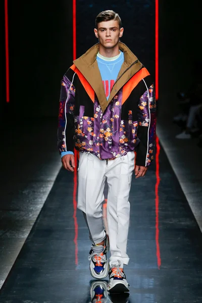 Look 25